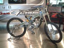 ダウンヒルバイク（RN01）を軸としたチームG‐CROSSのデザイン活動