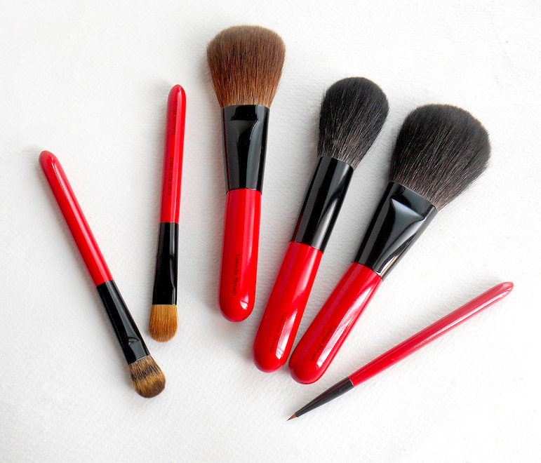 cosmetic brush