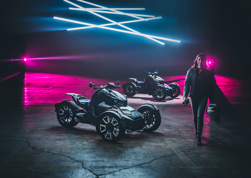 THREE-WHEELED MOTORCYCLE