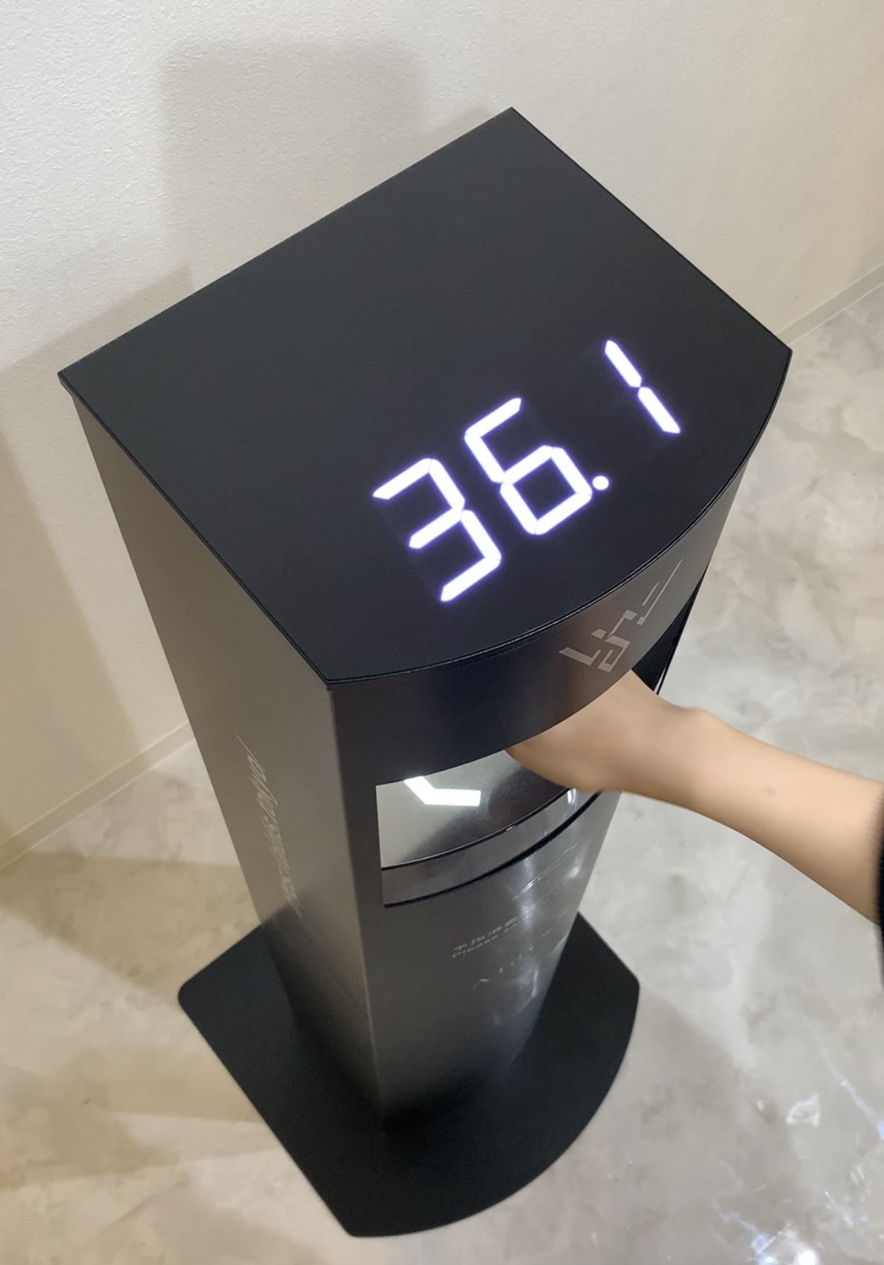 完全非接触検温消毒器