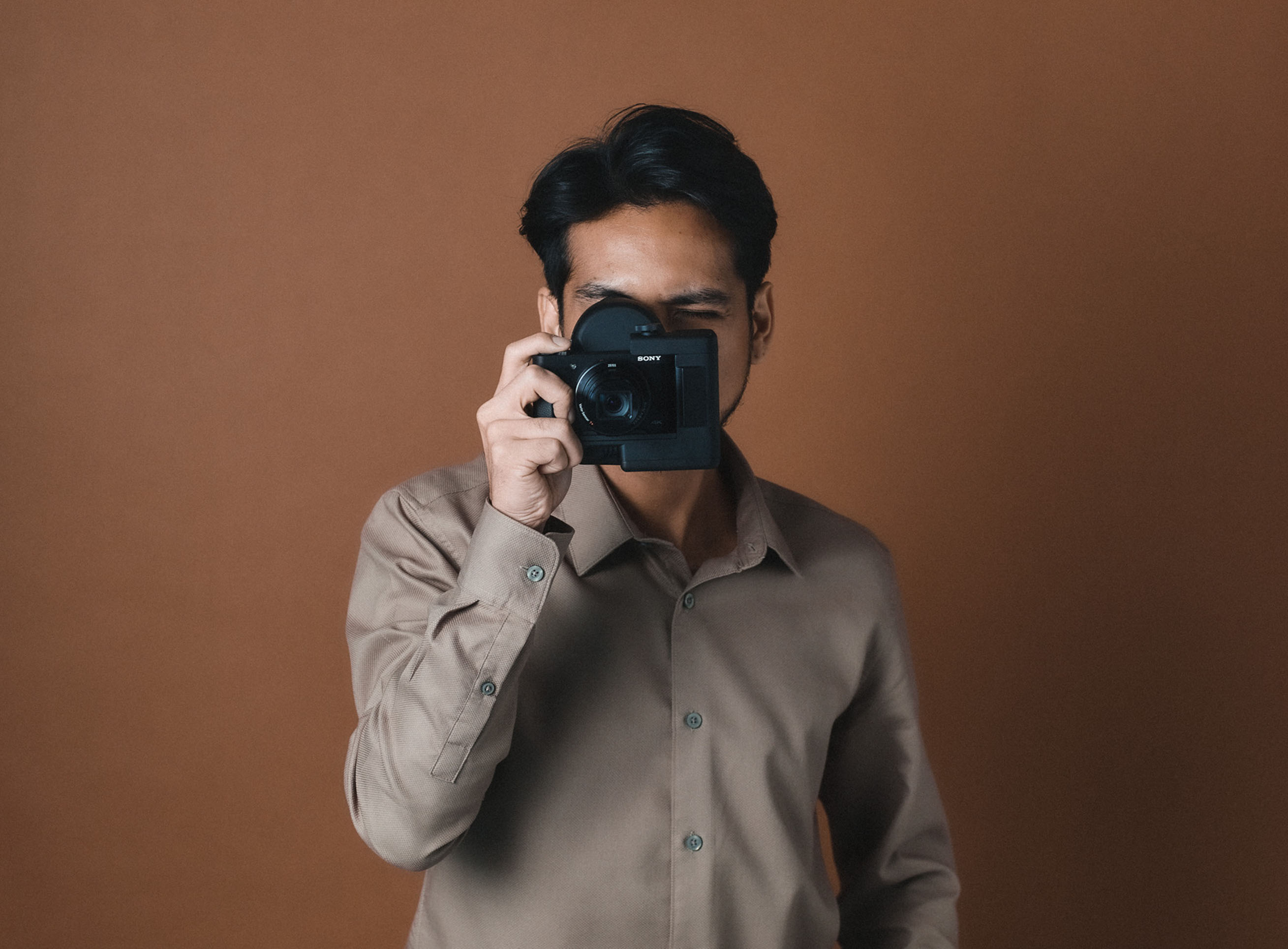 デジタルカメラ QD LASER RETISSA NEOVIEWER デジタルカメラ QD LASER RETISSA NEOVIEWER ソニー，QDレーザの技術で