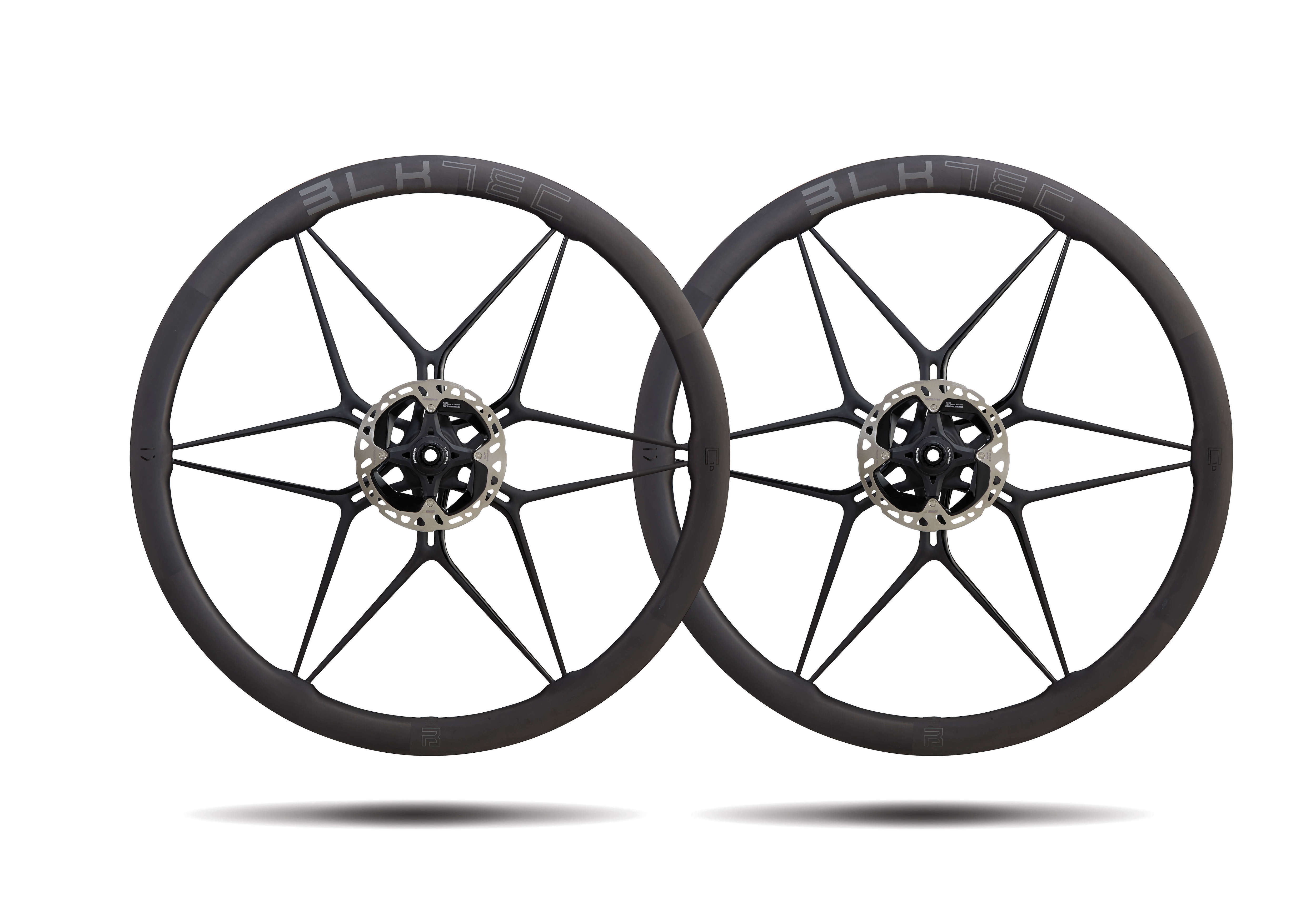 ブラックインク THE BLACK FIFTY C トレンドのワイドタイヤに