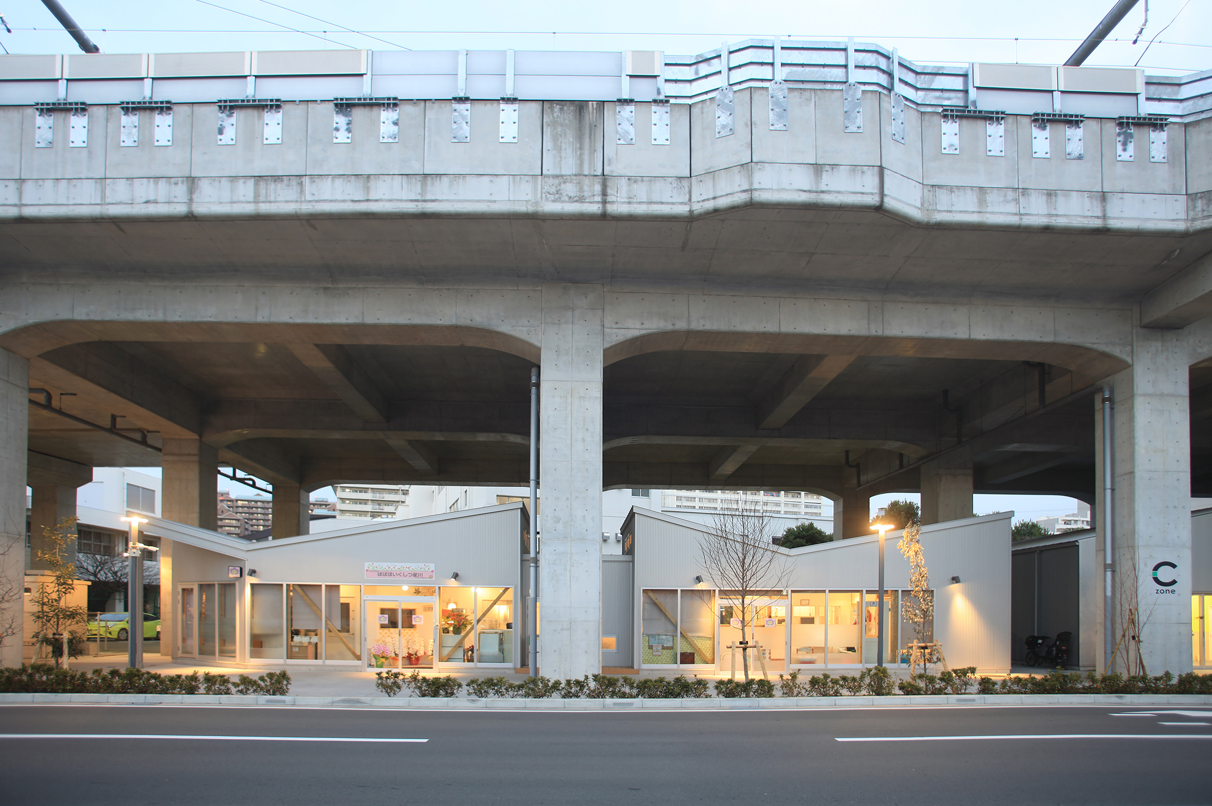 高架下空間の複合施設