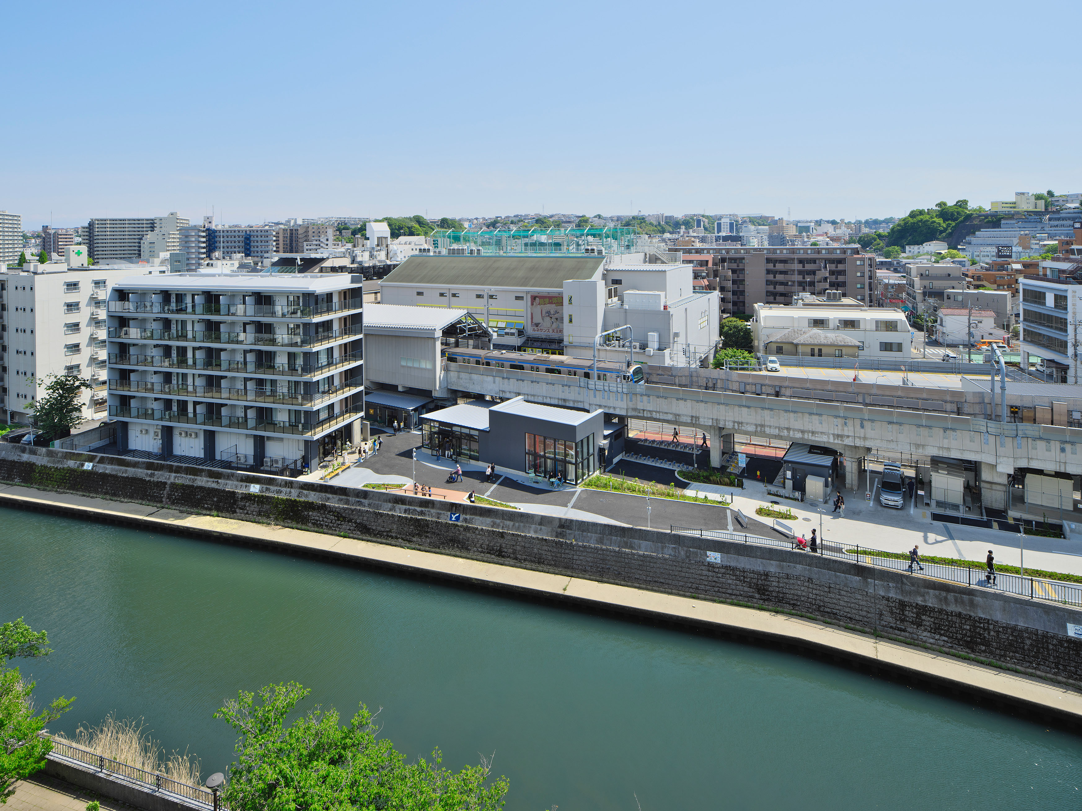 高架下空間の複合施設